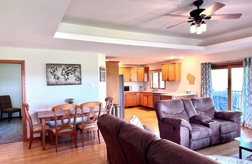 Hillsboro Condo | Spacious Hillsboro Condo