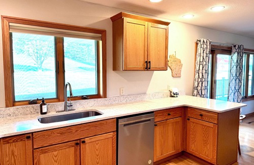 Hillsboro Condo | Spacious Hillsboro Condo