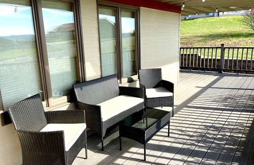 Hillsboro Condo | Spacious Hillsboro Condo