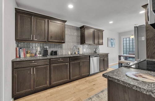 South Tulsa House | Spacious Hilltop Retreat in Upscale Cul-de-Sac Neighborhood
