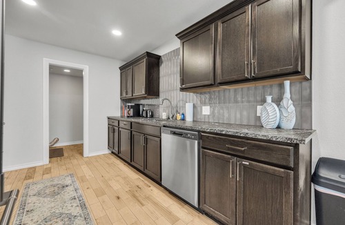 South Tulsa House | Spacious Hilltop Retreat in Upscale Cul-de-Sac Neighborhood