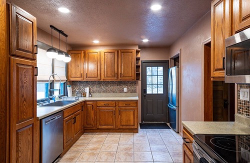 Des Moines House | Spacious historic 4-bedroom house in marvelous Des Moines with AC, WiFi
