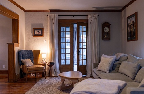 Des Moines House | Spacious historic 4-bedroom house in marvelous Des Moines with AC, WiFi