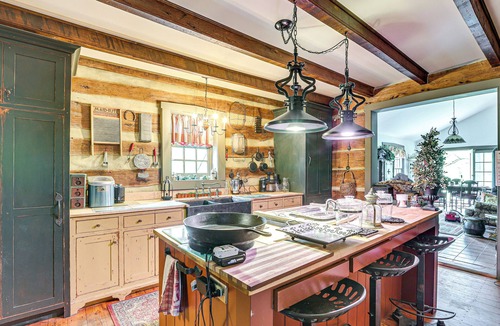 New Haven Cabin | Spacious & Historic Cabin in New Haven w/Pond!