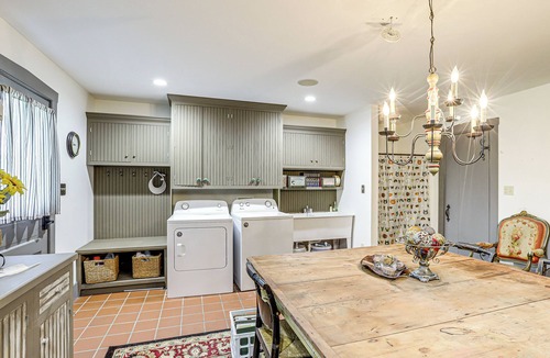 New Haven Cabin | Spacious & Historic Cabin in New Haven w/Pond!