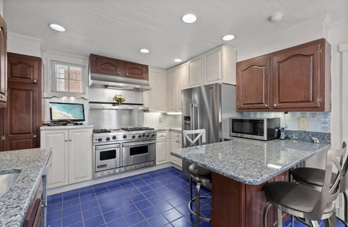 Historic District House | Spacious historic home downtown Annapolis Main St. Book for Commissioning Week!