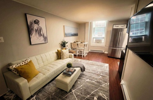 Wilmington Apartment | Spacious Historic King Suite