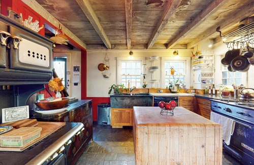 Calais House | Spacious & Historic Plainfield Home w/Yard!