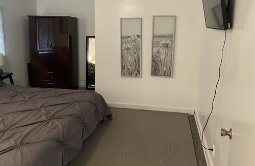 Jacksonville Cottage | Spacious Historic 3 Bedroom with On site Parking