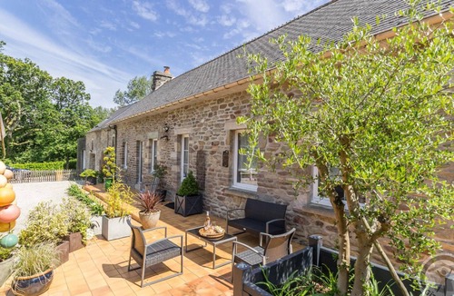 Gonneville-le-Theil Cottage | Spacious house near Cherbourg with enclosed garden and pets allowed
