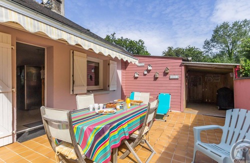 Gonneville-le-Theil Cottage | Spacious house near Cherbourg with enclosed garden and pets allowed