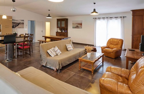 Saint-Jean-de-Monts House | Spacious house in St Jean de Monts, pets allowed, parking