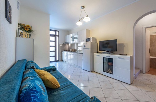 Gornji Kono Apartment | Spacious holiday apartment with a private terrace