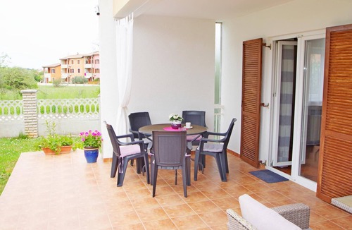 Valdebek Apartment | Spacious holiday apartment in suburb of Pula, Valdebek