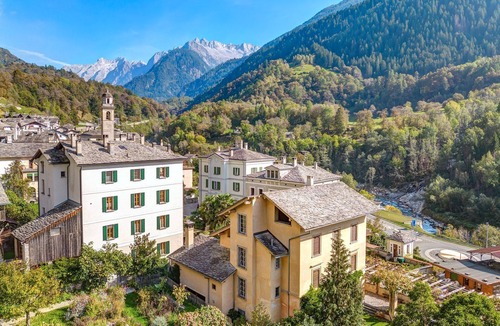 Castasegna Apartment | Spacious holiday flat