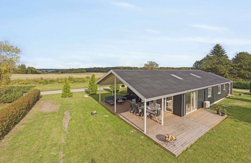 Bog By House | Spacious holiday home on Bogø