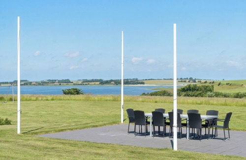 ster Assels House | Spacious holiday home with water view
