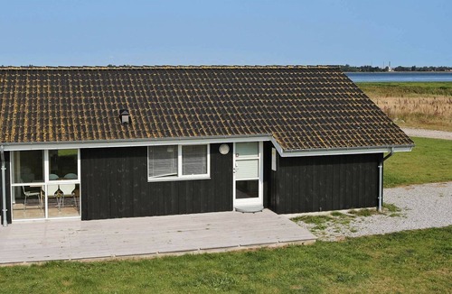 Egense House | Spacious Holiday Home in Storvorde near the Sea