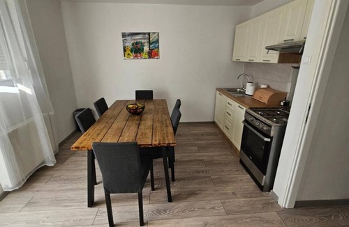 Presika House | Spacious Holiday Home with Sauna, Jacuzzi & Outdoor BBQ