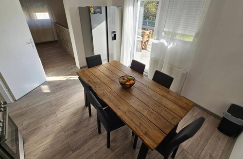 Presika House | Spacious Holiday Home with Sauna, Jacuzzi & Outdoor BBQ