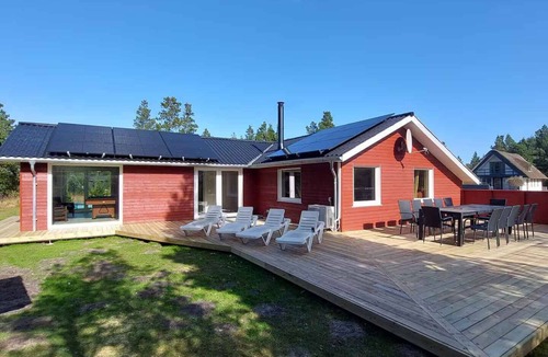 Havneby House | Spacious holiday home with spa forest