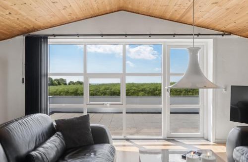 ster Assels House | Spacious Holiday Home With Water View