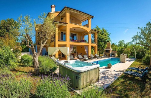 Rakalj House | Spacious holiday house - pool/jacuzzi/sauna/playground/8+2
