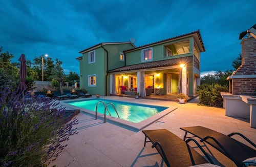 Rakalj House | Spacious holiday house/pool/jacuzzi/playground/6+2