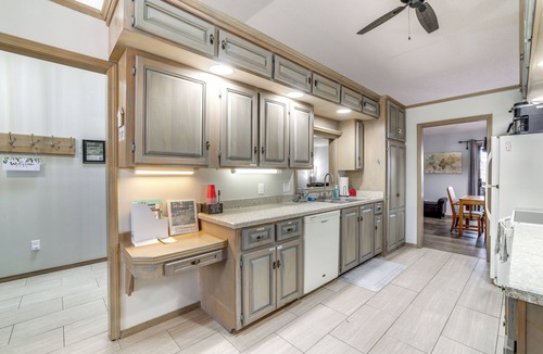 Eureka Springs House | Spacious Holiday Island Escape w/Deck & Gas Grill