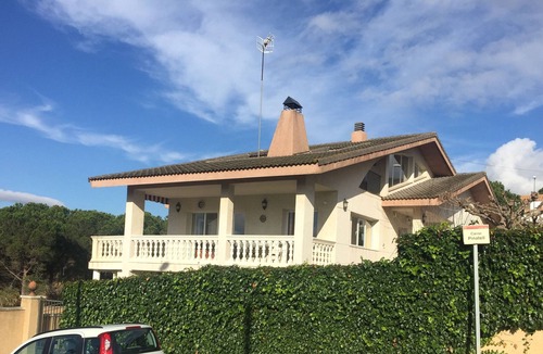 Tordera House | Spacious Holiday Villa in Tordera , 12 people with gr. Pool, only 10 minutes to the beach