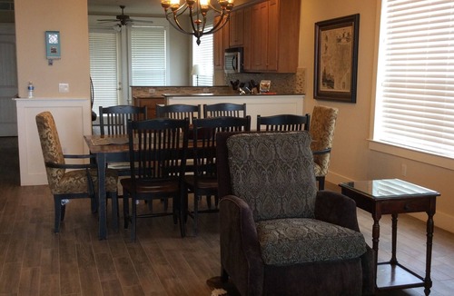 Jonestown Villa | Spacious Hollows Villa Over Looking Lake Travis! Spring Break Available.