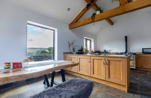 Holmfirth House | Spacious Holmbridge Home with Rolling Hill Views