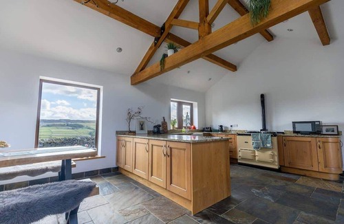 Holmfirth House | Spacious Holmbridge Home with Rolling Hill Views