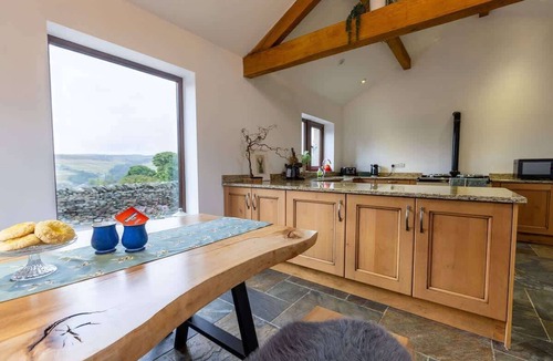 Holmfirth House | Spacious Holmbridge Home with Rolling Hill Views