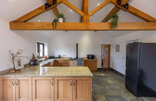 Holmfirth House | Spacious Holmbridge Home with Rolling Hill Views