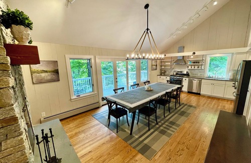 Warren House | Spacious home <1 min from Lincoln Peak! Fits the whole extended family