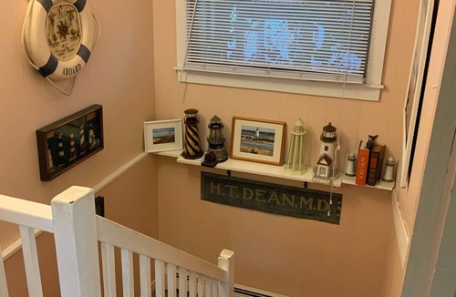 Circuit Avenue Cottage | Spacious Home - 1500 ft from Beach & Circuit Ave