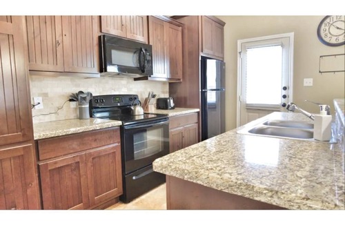Wellborn House | Spacious Home - 4 bd/4 bth - Mins from Kyle Field