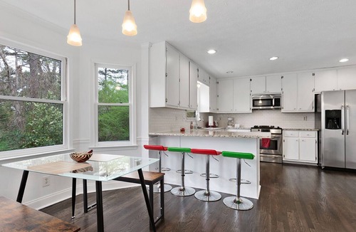 Snellville House | Spacious Home (5 beds/3.5B) in Lilburn