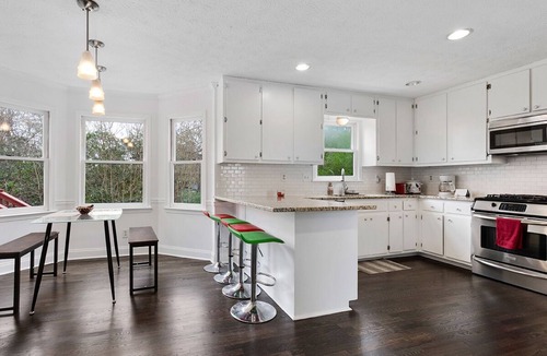 Snellville House | Spacious Home (5 beds/3.5B) in Lilburn