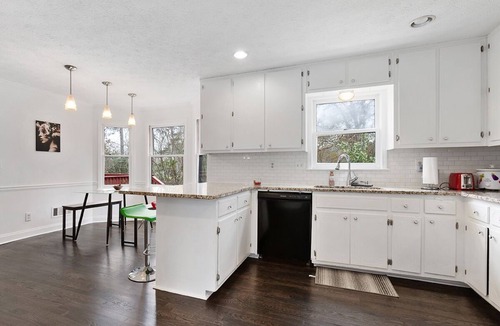 Snellville House | Spacious Home (5 beds/3.5B) in Lilburn