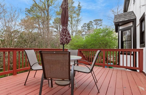 Snellville House | Spacious Home (5 beds/3.5B) in Lilburn