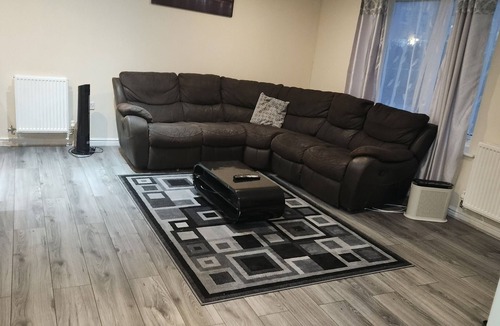 Aveley Apartment | SPACIOUS HOME AWAY FROM HOME