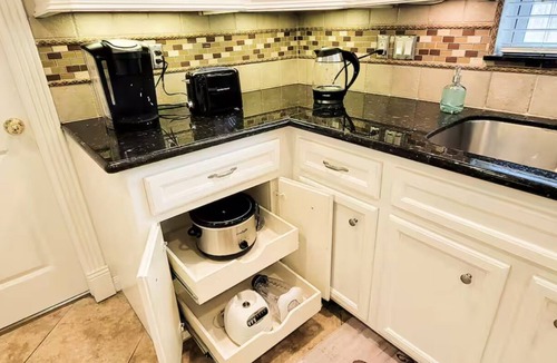 Southeast Houston House | Spacious home, between Hobby & Downtown Sleeps 10