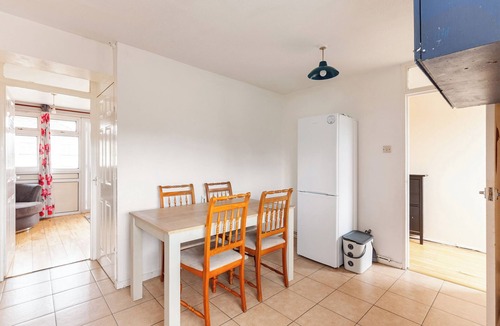 Waltham Abbey Apartment | Spacious Home by Lee Valley Rafting Waltham Cross