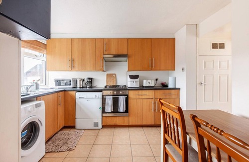 Waltham Abbey Apartment | Spacious Home by Lee Valley Rafting Waltham Cross