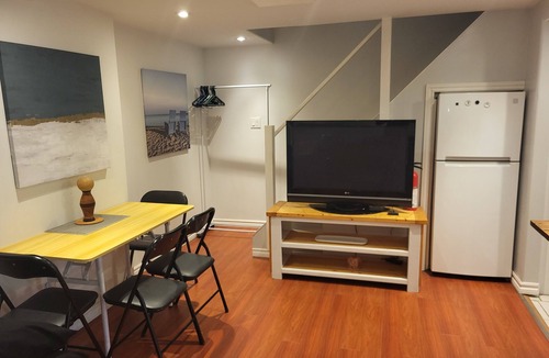 Ajax House | Spacious Home By The Lake (Sleeps up to 12ppl)