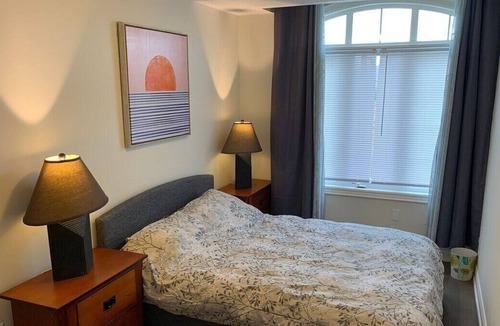 Sharon House | Spacious Home In Great Area Near Hwy 404