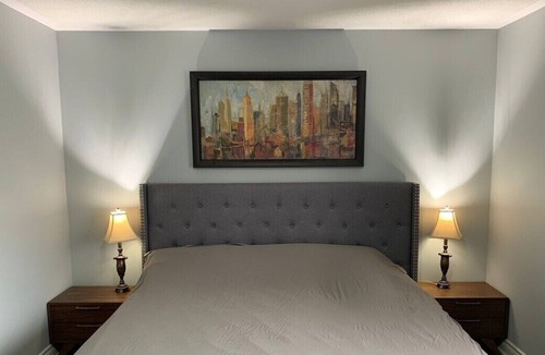 Sharon House | Spacious Home In Great Area Near Hwy 404