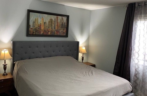 Sharon House | Spacious Home In Great Area Near Hwy 404